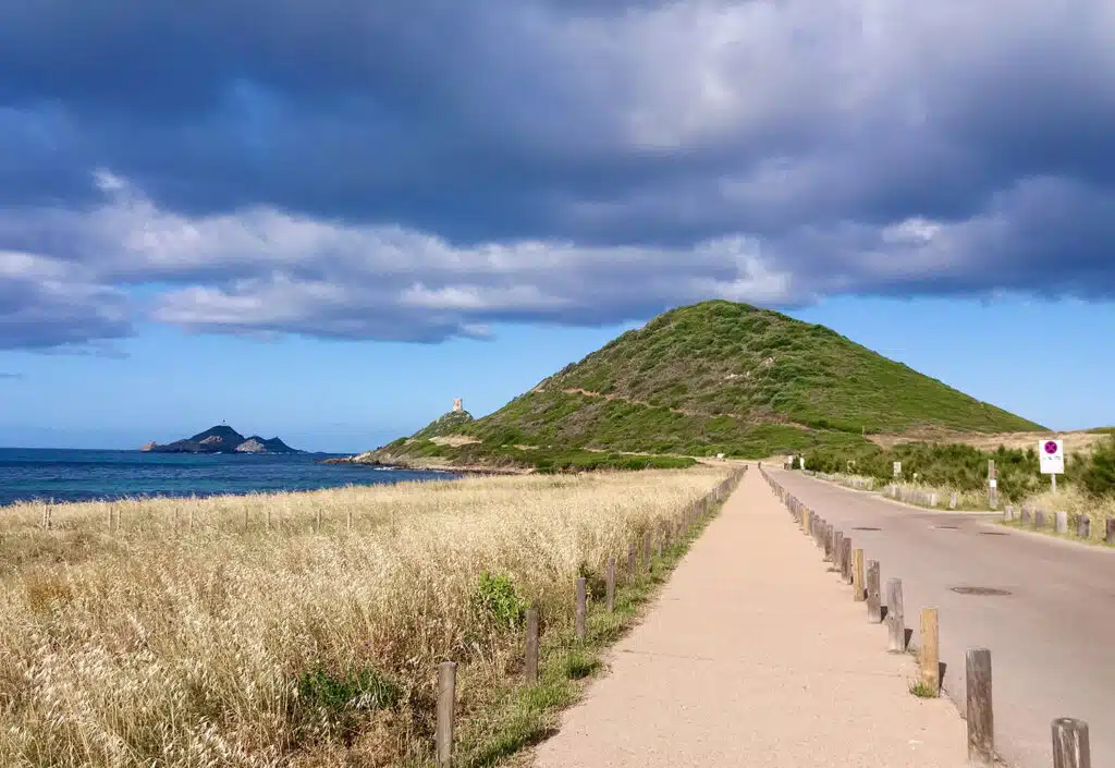 Vue sur les îles sanguinaires par un temps nuageux